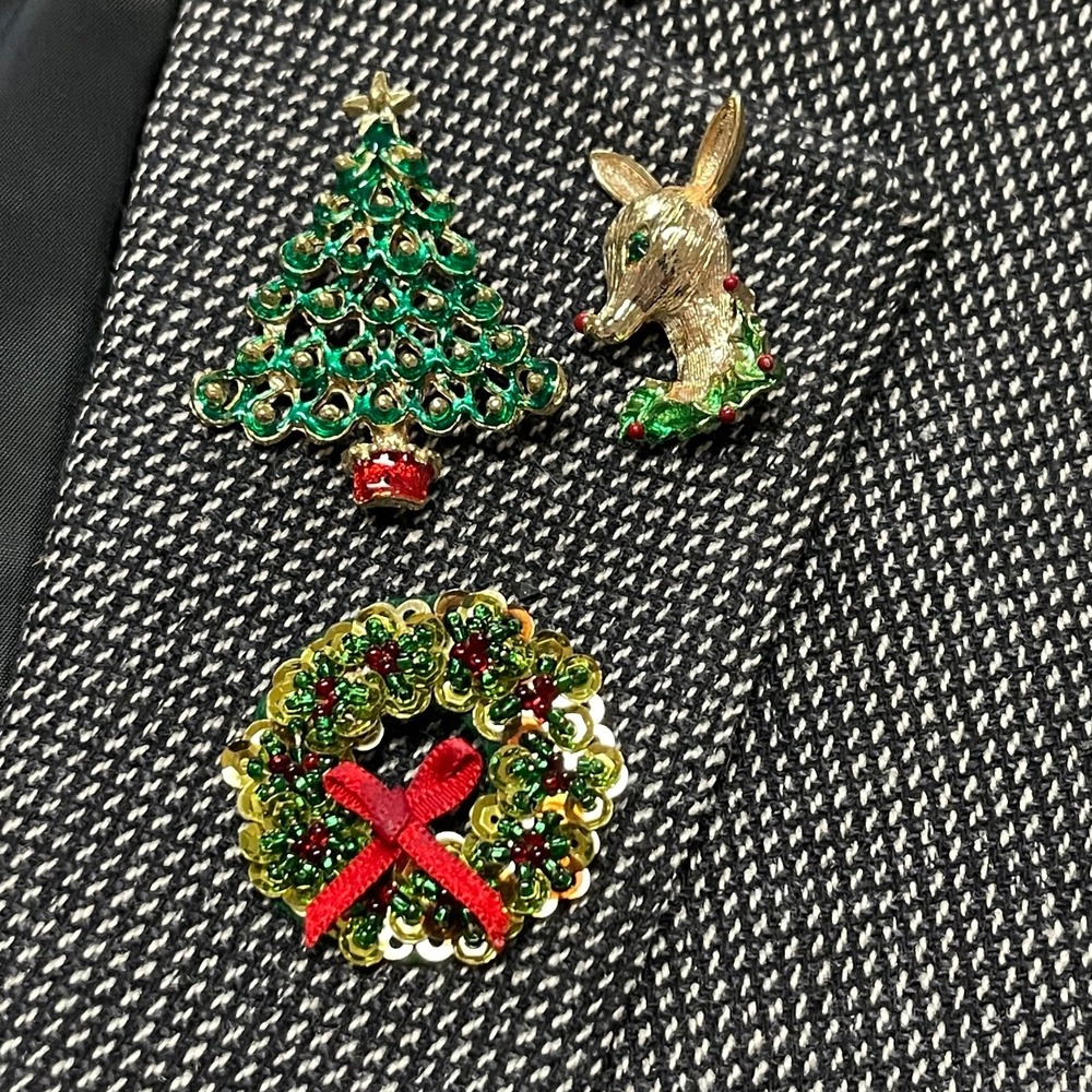 Lot of 3 VTG Christmas Brooches Gold Tone & Rhinestone Costume Jewelry & Earring